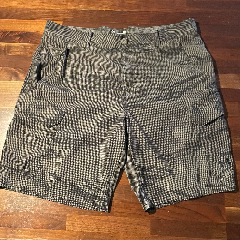 Under Armour Gray Cargo Shorts Relaxed Fit